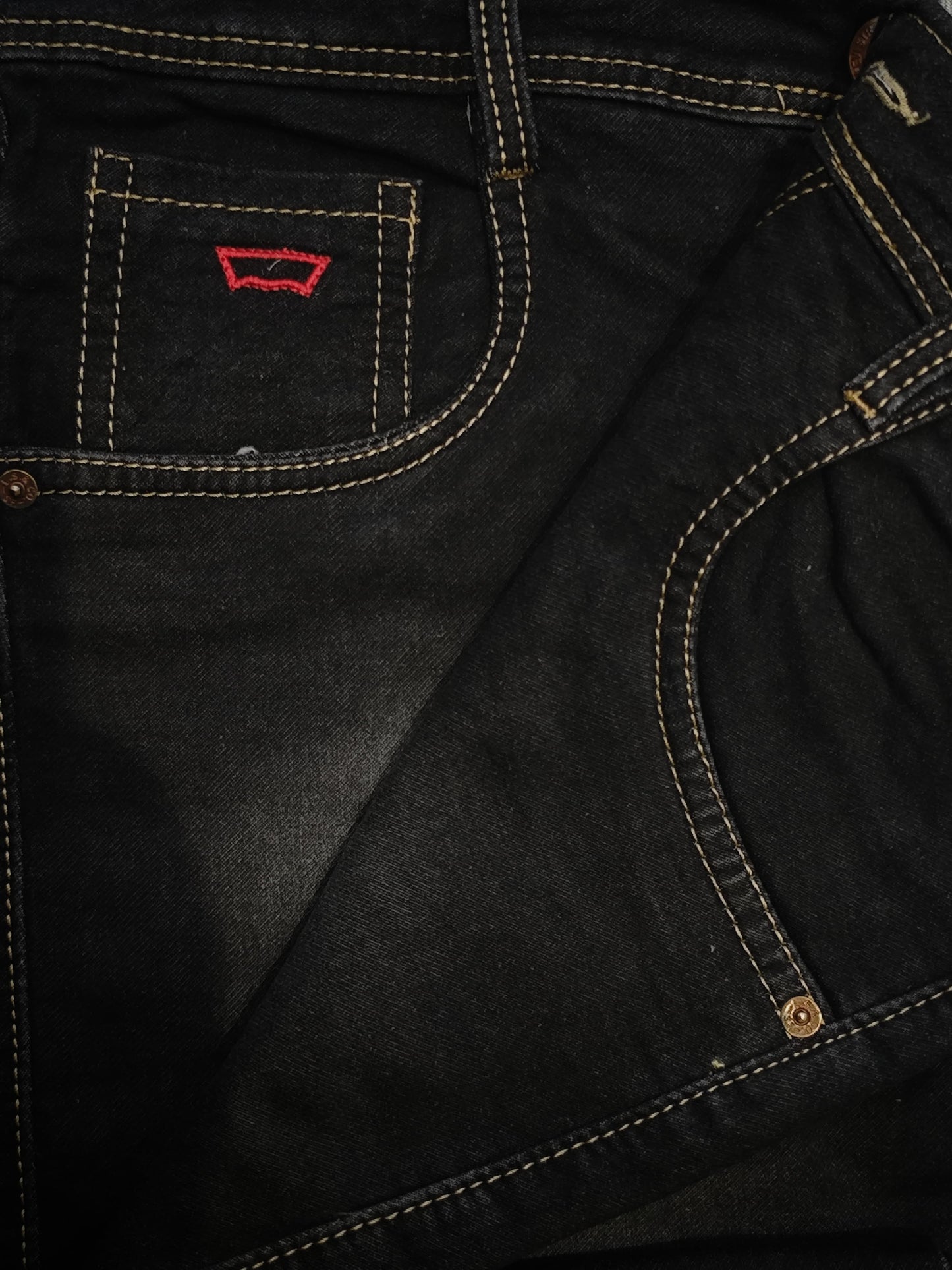 LEVI'S Faded Black Denim Jeans – Premium Comfort with a Rugged Look